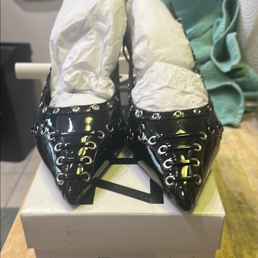 SCHUTZ Black Patent Leather kitten heels sz 9.5 with silver hardware